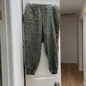 Caslon Green Linen Jogger. LP. 100% Linen. Machine Washable. Great for Summer!
